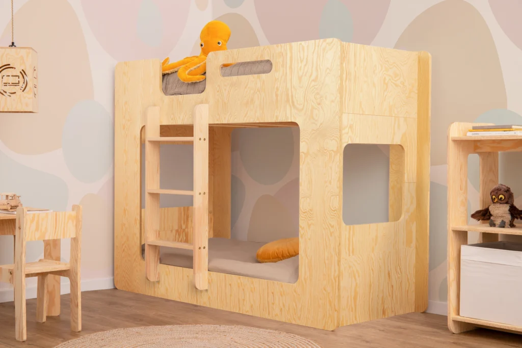 Lit superposé en bois contreplaqué de pin de couleur bois laqué avec une échelle à gauche