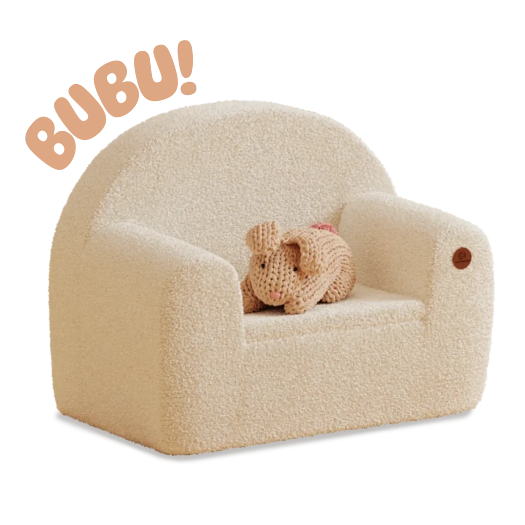 Fauteuil enfant en mousse recouvert d'un tissu agréable de couleur écru